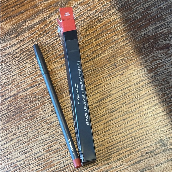 MAC Cosmetics Lip Liner - Rich Red - Picture 1 of 6